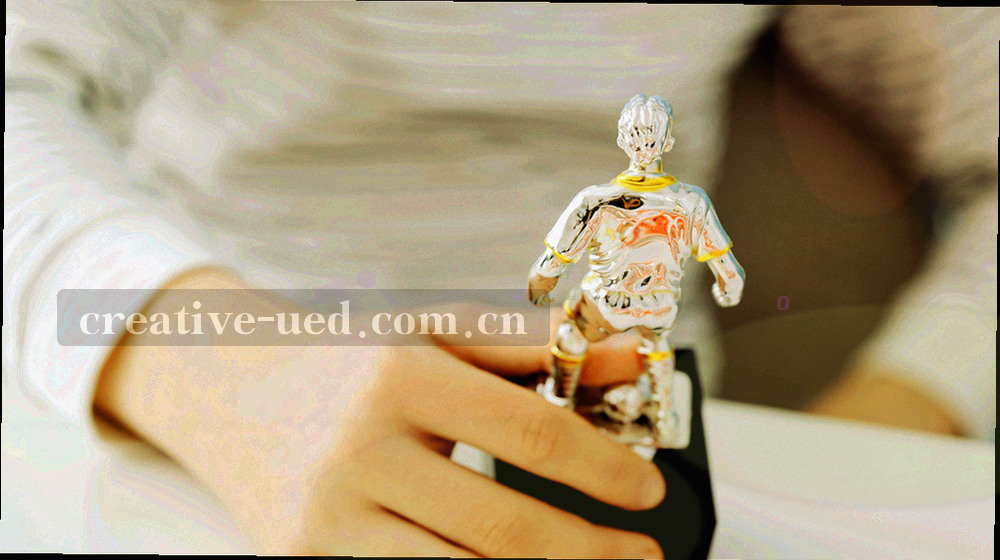 从变更记录列表到导出文件的三步流程示意，线条末端分别连接 CSV 与 Markdown 两种文件方块